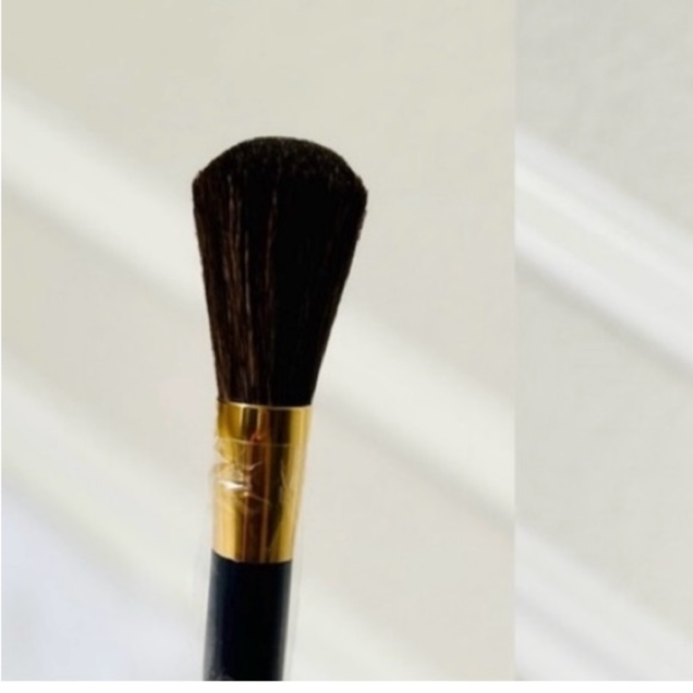 🆕 No Tag. Estée Lauder Powder Brush. Part of seasonal collection.
